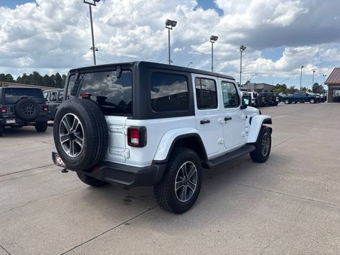 Used 2023 Jeep Wrangler Unlimited Sahara AWD/4WD image 5