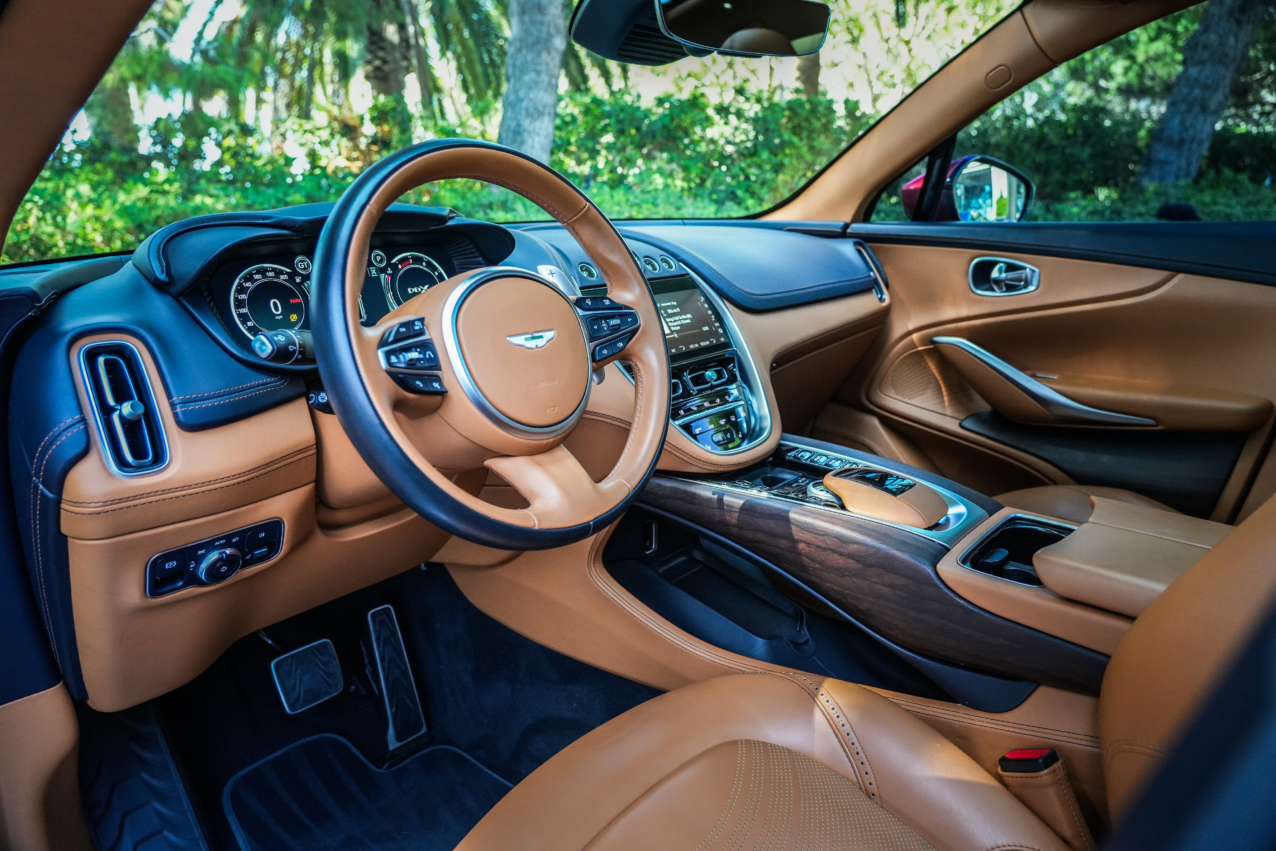 Used 2023 Aston Martin DBX AWD/4WD image 13