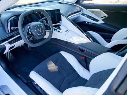 Used 2023 Chevrolet Corvette Stingray Premium Cpe w/ Z51 Performance Package image 28