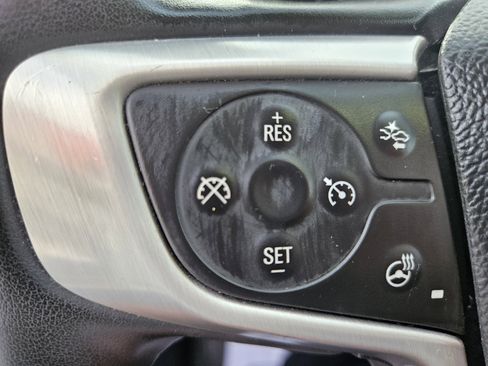 Used 2024 GMC Terrain SLT image 23