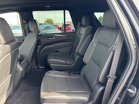 Used 2023 Cadillac Escalade Premium Luxury AWD/4WD image 27