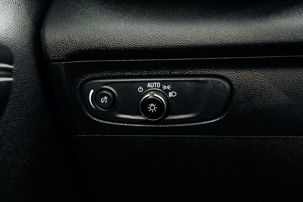 Used 2021 Buick Envision Essence w/ Sport Touring Package FWD image 29