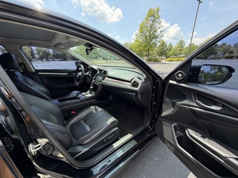 Used 2017 Honda Civic Touring image 18
