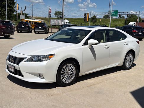 Used 2015 Lexus ES 350 w/ Luxury Package FWD image 2