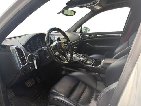 Used 2015 Porsche Cayenne Turbo AWD/4WD image 7