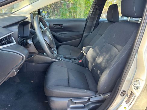 Used 2025 Toyota Corolla LE image 37