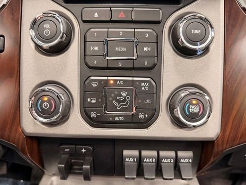 Used 2015 Ford F250 Lariat w/ Lariat Ultimate Package AWD/4WD image 40