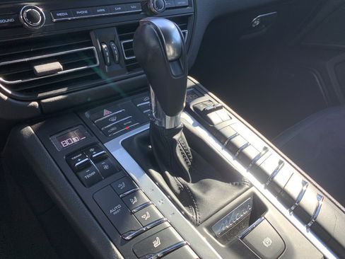 Used 2021 Porsche Macan S image 26