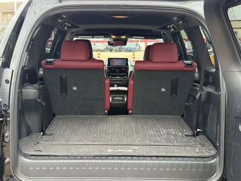 Used 2023 Lexus GX 460 Premium w/ Accessory Package AWD/4WD image 33
