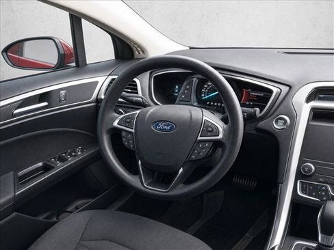 Used 2019 Ford Fusion SE FWD image 20