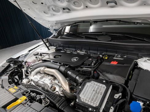 Used 2025 Mercedes-Benz GLB 250 image 5