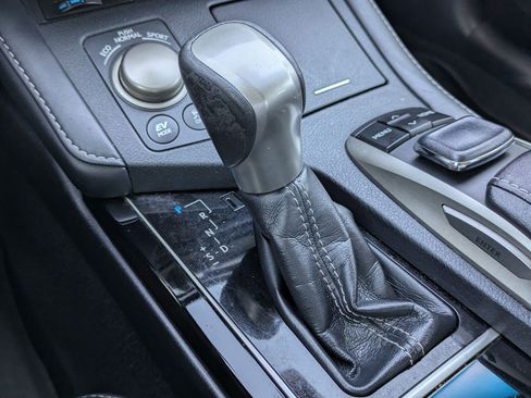 Used 2016 Lexus ES 300h image 28