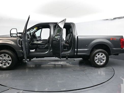 Used 2020 Ford F350 Platinum w/ FX4 Off-Road Package image 40