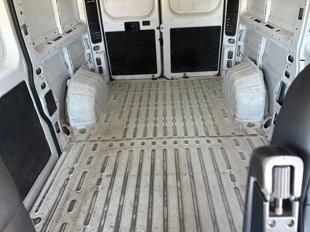 Used 2025 RAM ProMaster 2500 w/ Convenience Group FWD image 13