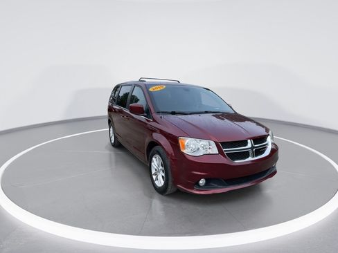 Used 2019 Dodge Grand Caravan SXT FWD image 2