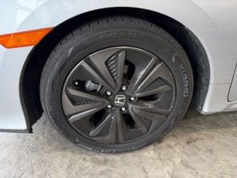 Used 2019 Honda Civic EX image 12