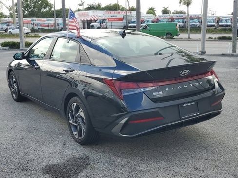 Used 2025 Hyundai Elantra Sport FWD image 5