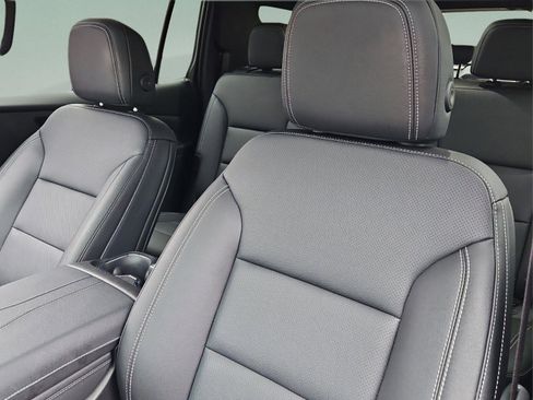 Used 2024 Chevrolet Traverse LT image 18