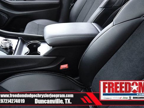 Used 2025 Jeep Grand Cherokee Altitude AWD/4WD image 32