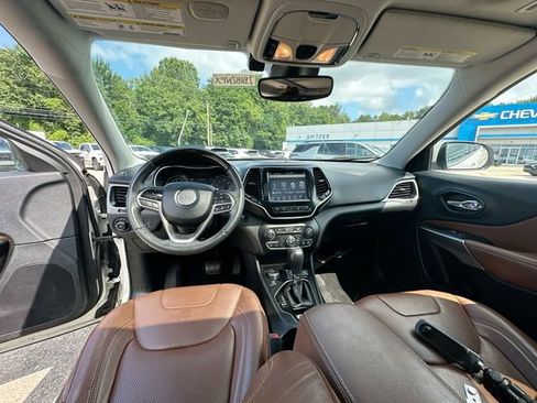 Used 2019 Jeep Cherokee Overland w/ Technology Group AWD/4WD image 23