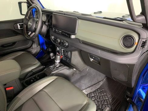 Used 2024 Jeep Gladiator Mojave AWD/4WD image 6