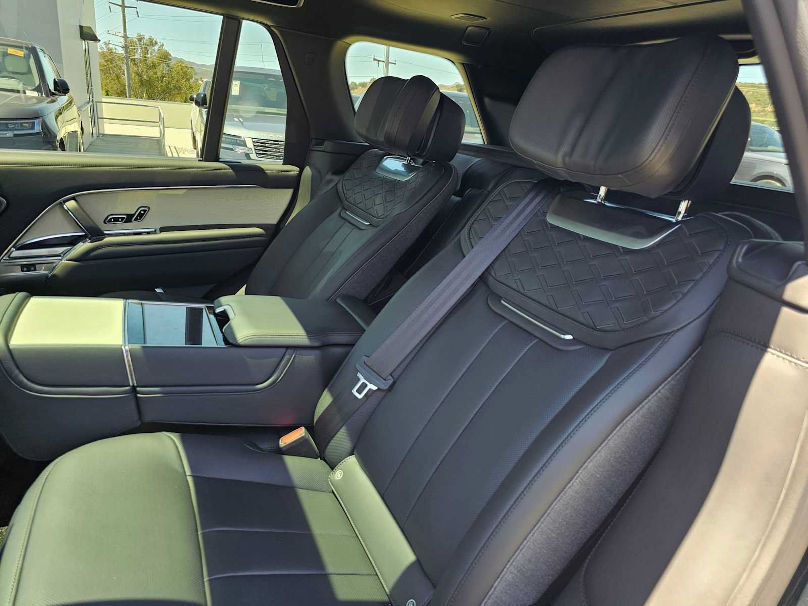New 2025 Land Rover Range Rover SV AWD/4WD image 19
