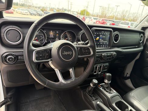 Used 2019 Jeep Wrangler Unlimited Sahara w/ Quick Order Package 24M Moab image 12