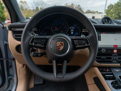 New 2026 Porsche Macan image 25