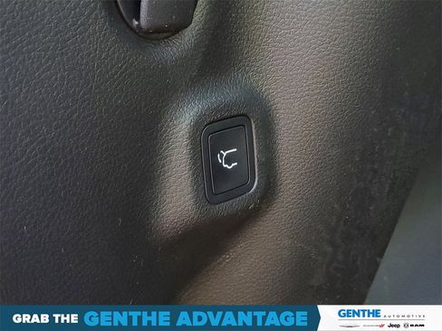 Used 2024 Jeep Compass Trailhawk w/ Trailhawk Elite Group image 32