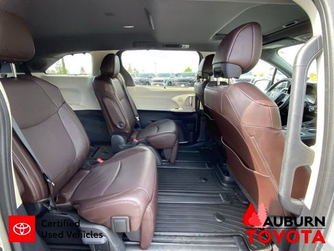 Used 2024 Toyota Sienna Platinum AWD/4WD image 19