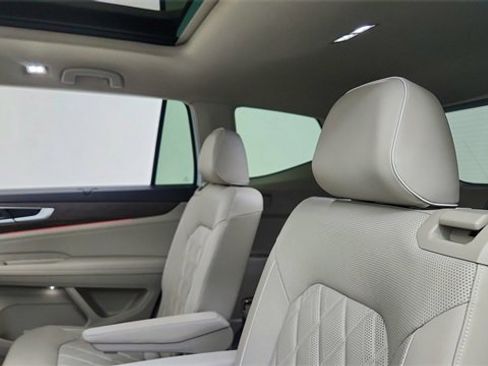 Used 2024 Volkswagen Atlas SEL Premium R-Line image 34