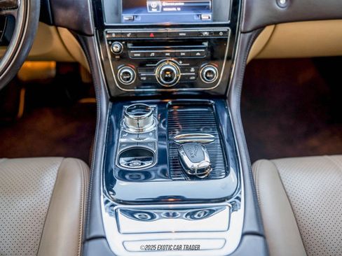 Used 2012 Jaguar XJ image 42
