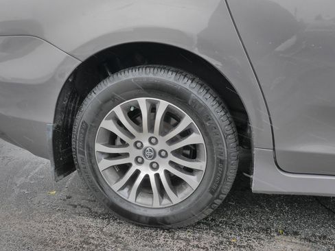 Used 2020 Toyota Sienna XLE Premium image 8