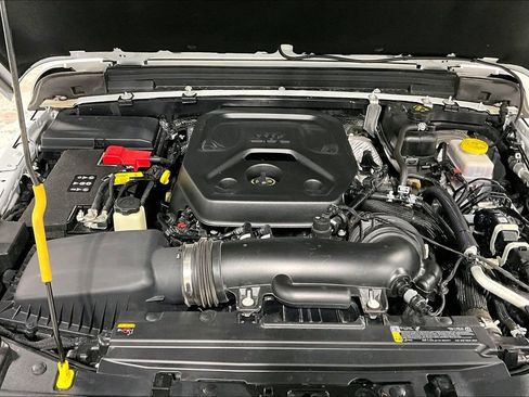 Used 2025 Jeep Wrangler Unlimited Sahara AWD/4WD image 12