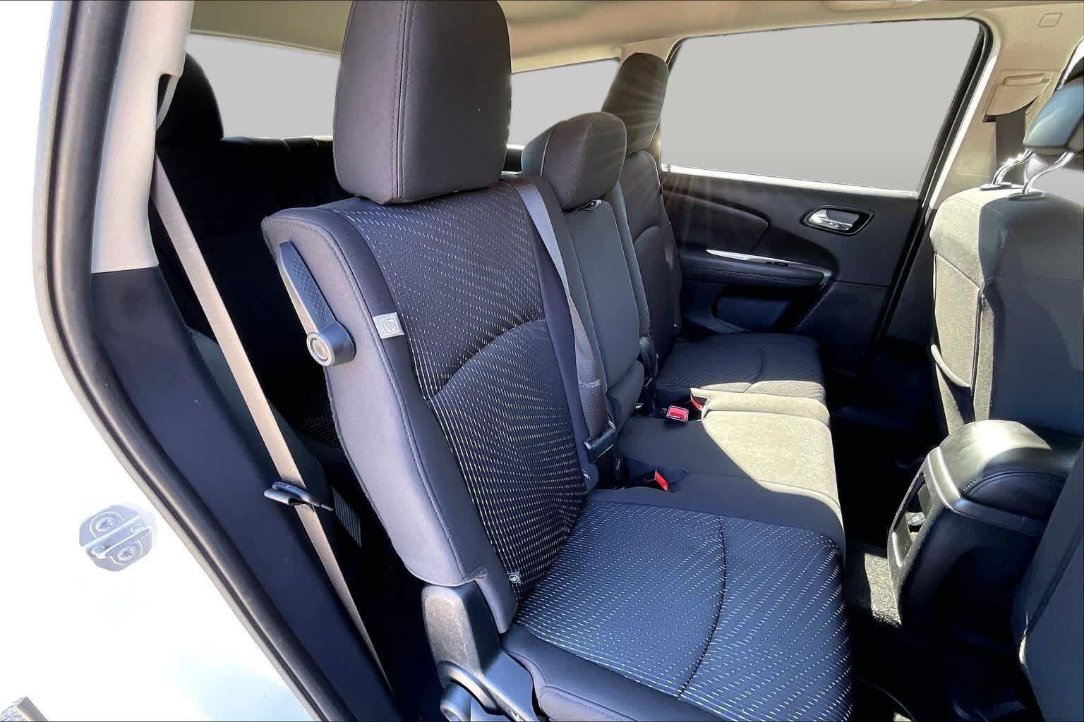 Used 2018 Dodge Journey SE w/ Blacktop Package FWD image 19