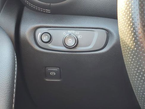 Used 2025 Chevrolet Blazer LT image 12