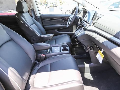 New 2026 Honda Odyssey Touring image 19