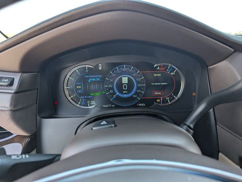 Used 2017 Cadillac Escalade ESV Luxury AWD/4WD image 33
