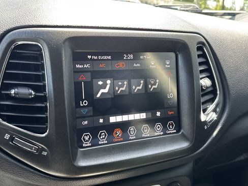 Used 2019 Jeep Compass Trailhawk AWD/4WD image 16