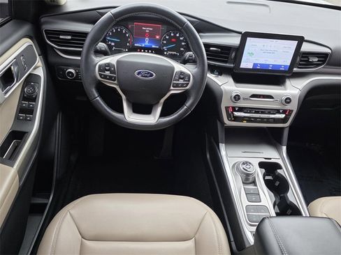 Used 2021 Ford Explorer XLT w/ Equipment Group 202A image 13