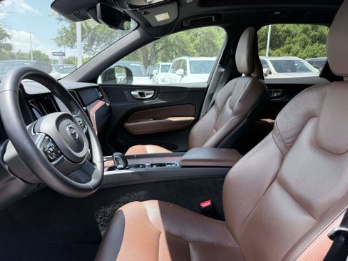 Certified 2024 Volvo XC60 B5 Plus w/ Protection Package Premier AWD/4WD image 11