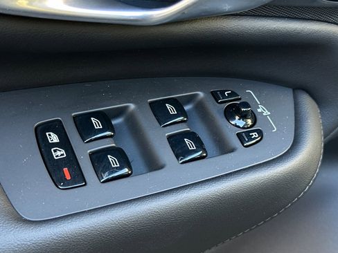 Used 2024 Volvo XC90 T8 Plus image 11