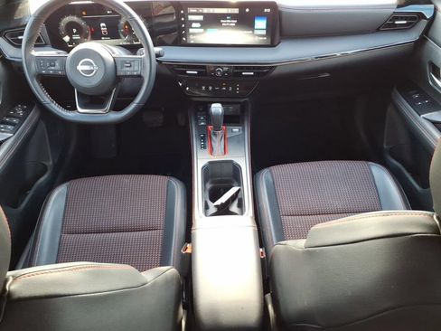 Used 2025 Nissan Kicks SR FWD image 10