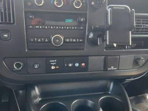 Used 2017 Chevrolet Express 2500 RWD image 22