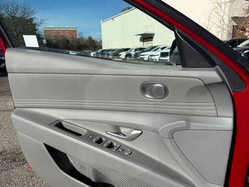 Certified 2025 Hyundai Elantra Sport image 39