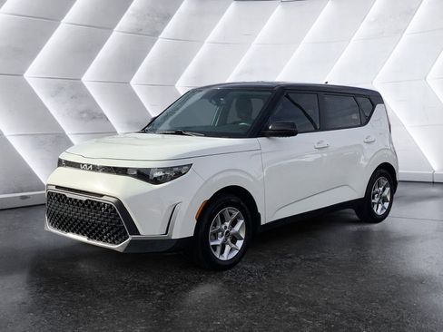 Used 2025 Kia Soul S image 3
