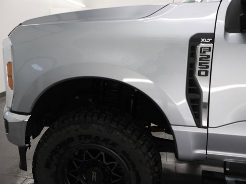 Used 2024 Ford F250 XLT w/ FX4 Off-Road Package AWD/4WD image 32