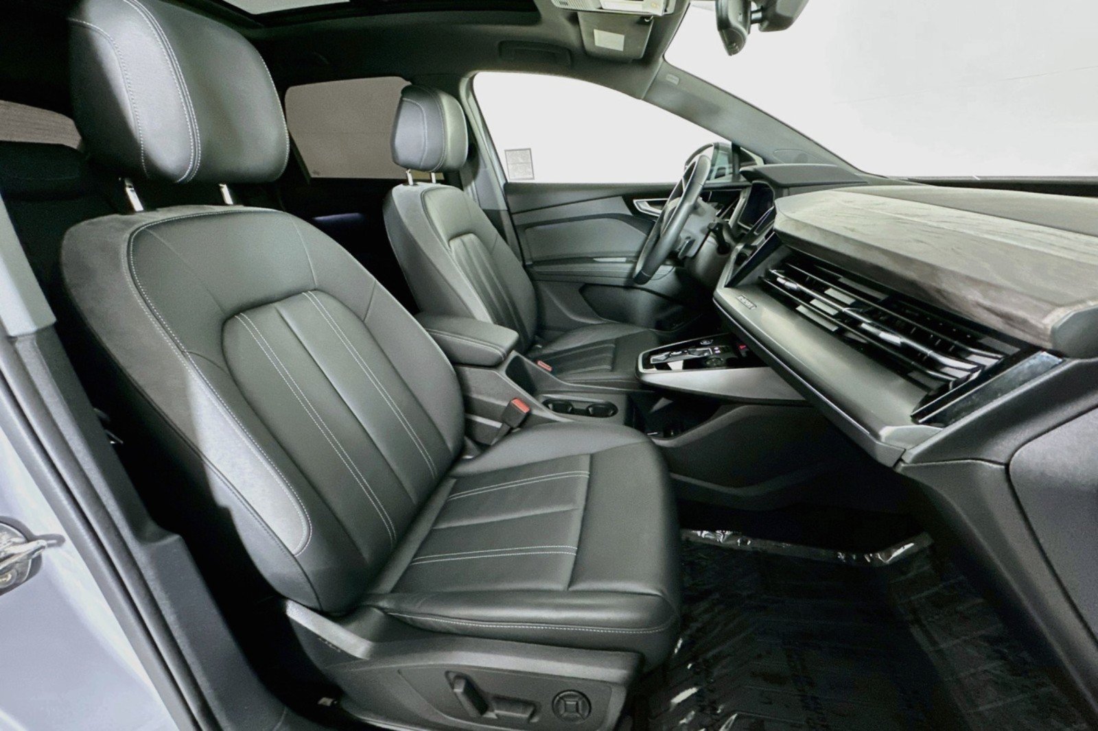 Used 2024 Audi Q4 e-tron Premium w/ Convenience Package RWD image 8
