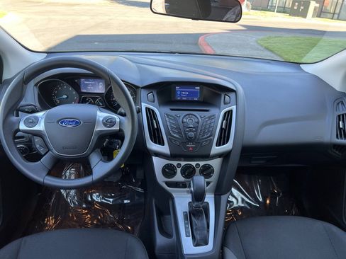 Used 2014 Ford Focus SE FWD image 13