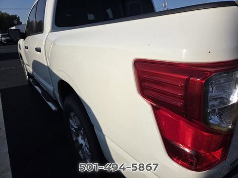 Used 2017 Nissan Titan SV RWD image 7